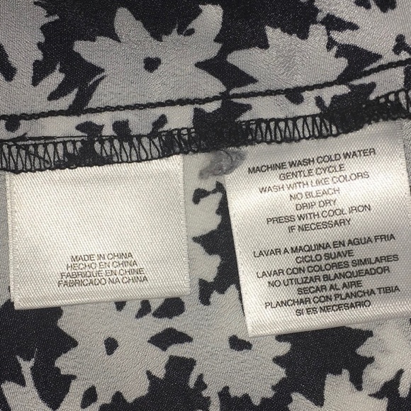 Jones New York Short Sleeve Top. - Picture 4 of 4